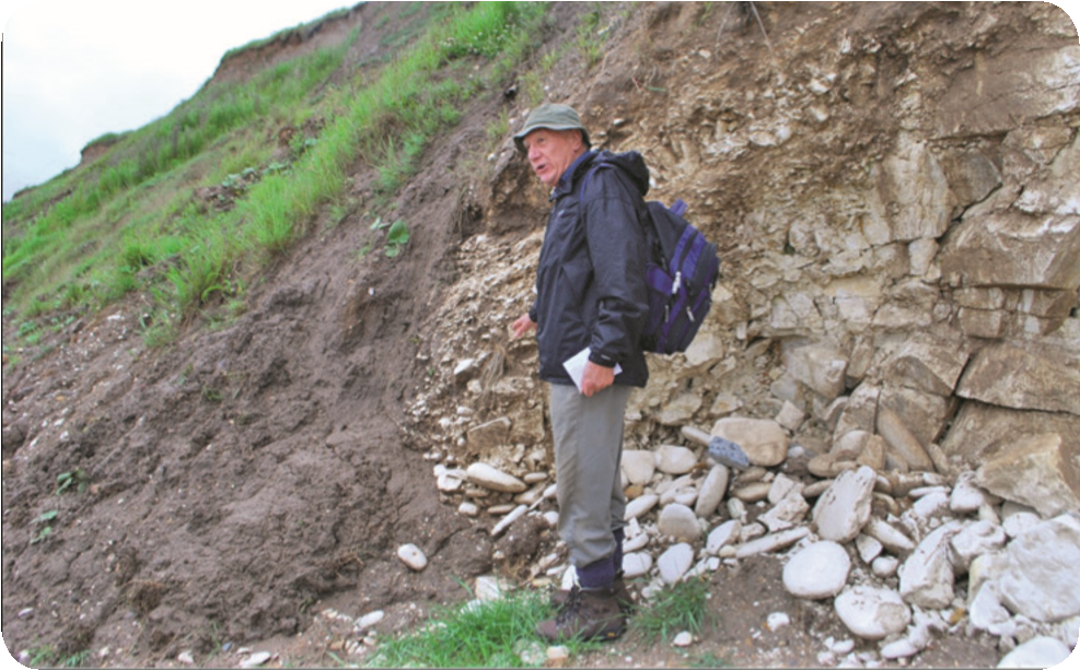 Pete Rawson describes the shingle in the 'fossil' raised beach near Sewerby Steps.